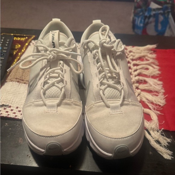 Women’s Nike air max - Picture 2 of 4